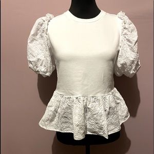 Chic white top!